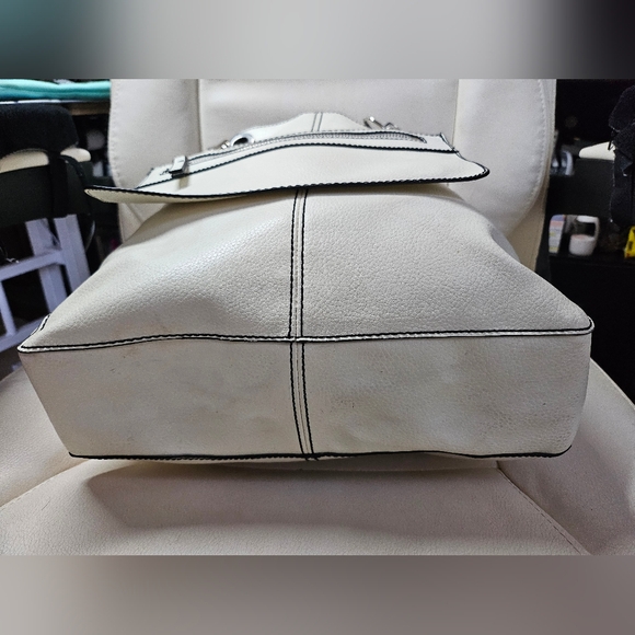 Bath & Body Works White Shoulder Bag with Detachable Clutch - Picture 6 of 11